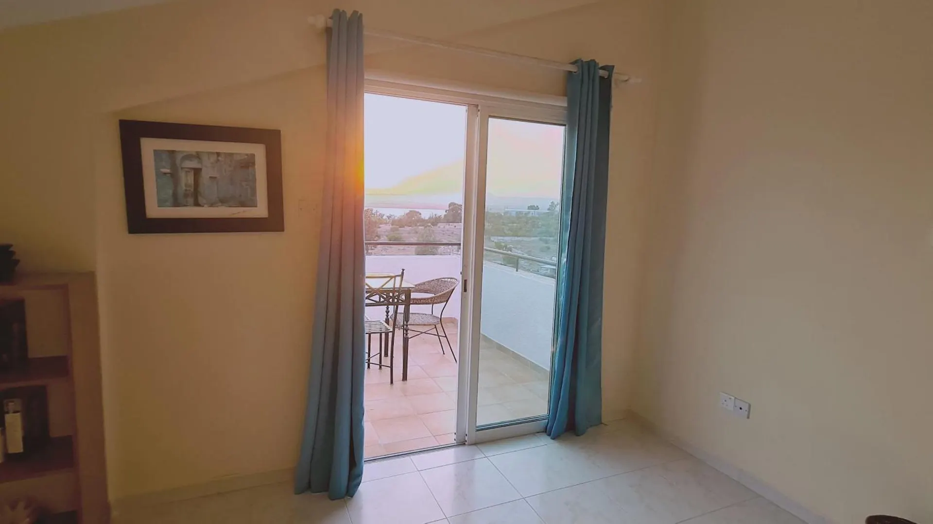 Stay Sea And Salt Lake View Apt Larnaca 0*,