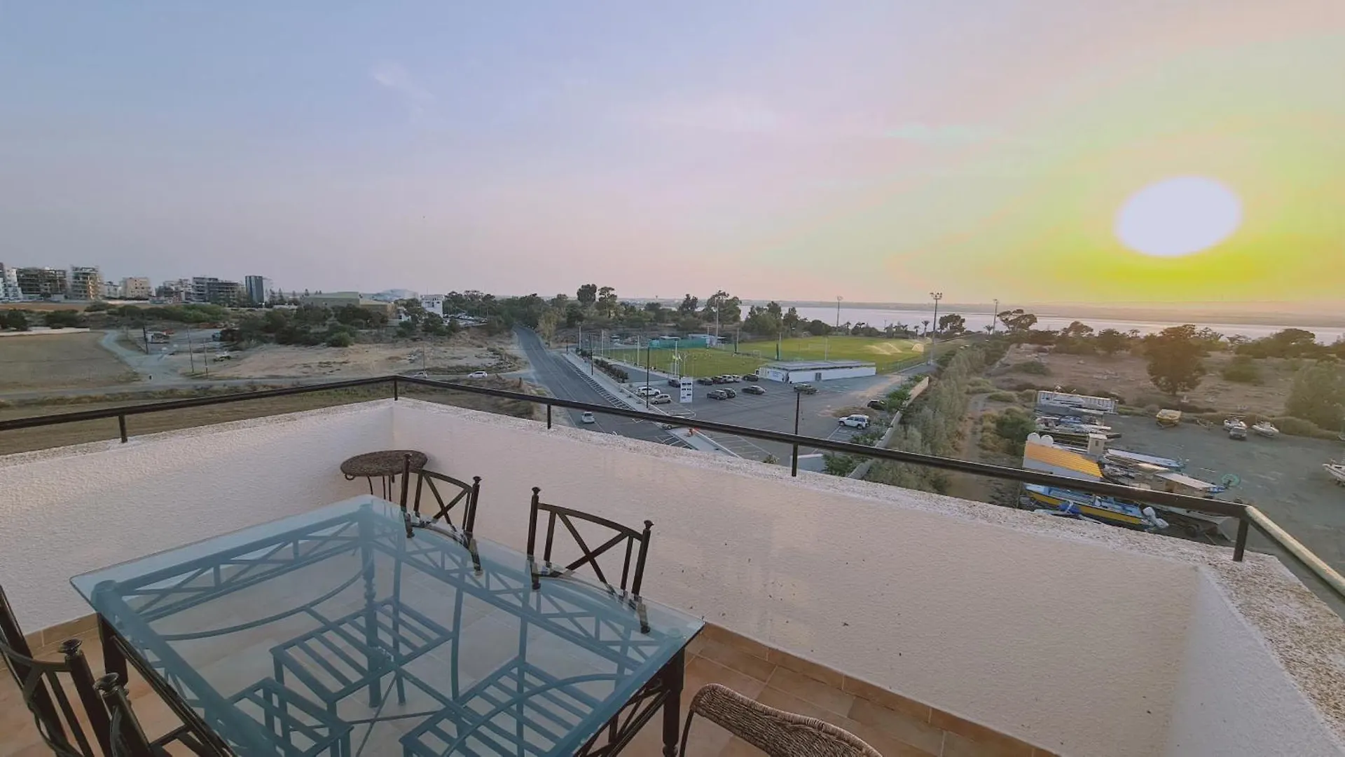 Stay Sea And Salt Lake View Apt Larnaca