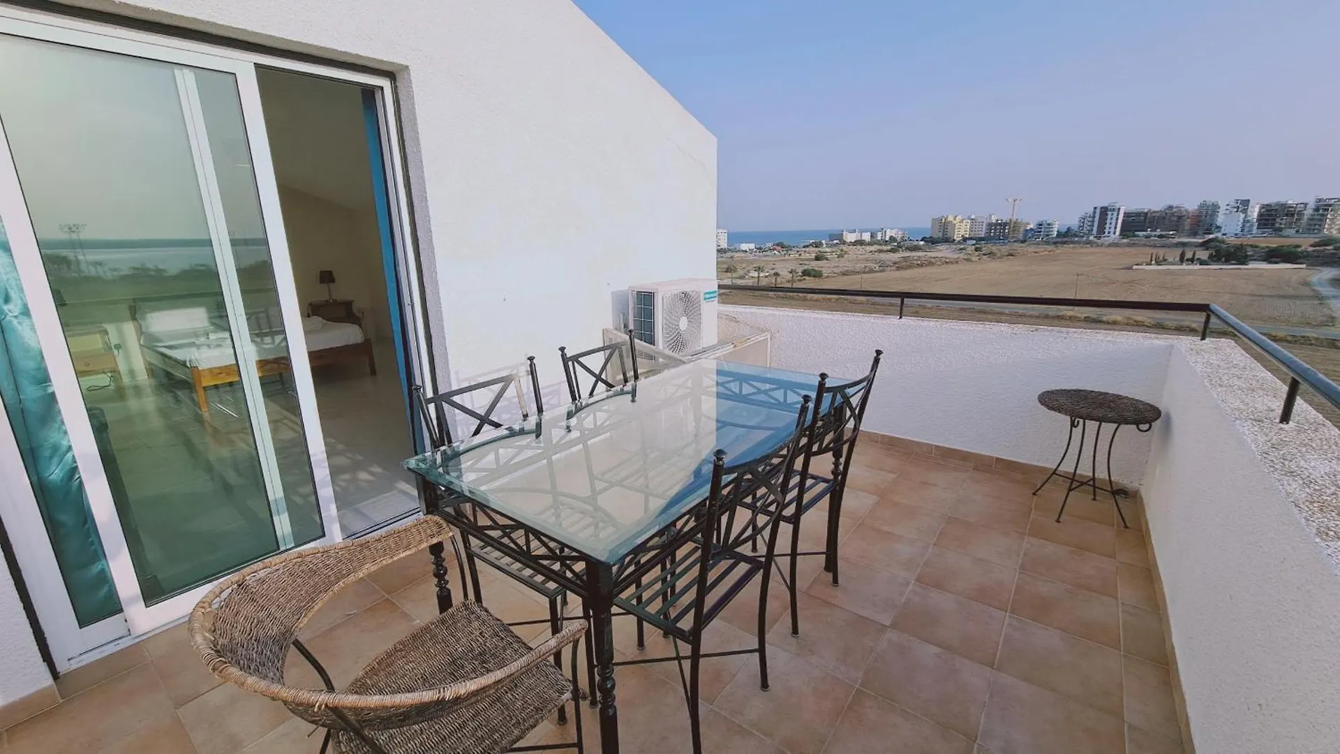 Stay Sea And Salt Lake View Apt Larnaca Lägenhet