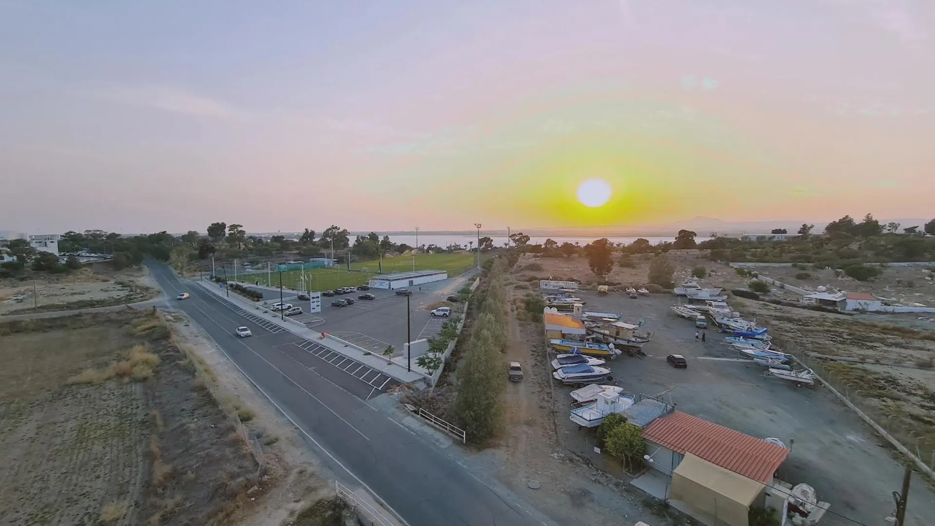Stay Sea And Salt Lake View Apt Larnaca