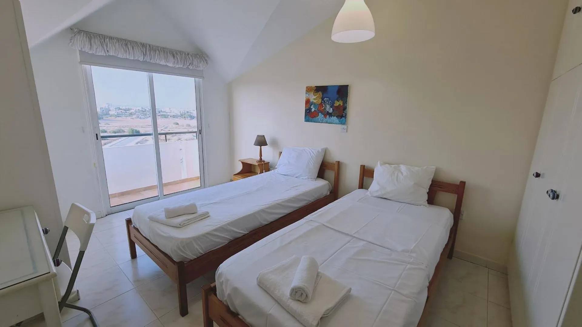 Stay Sea And Salt Lake View Apt Larnaca 0*,